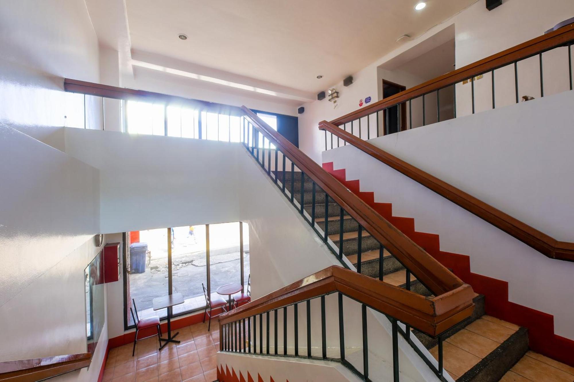Busline Apartelle Кесон-Сити Экстерьер фото